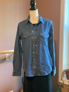Levi’s denim shirt M